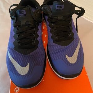 - Womens Nike FS lite run 3